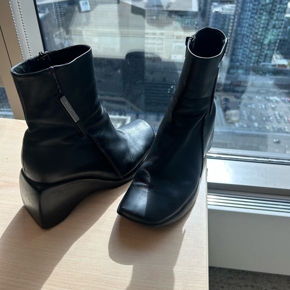 NOT FOR SALE. Leather giant block heel side zip boots - Picture 2 of 14